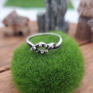 Circle Twist Ring Size 5 R813